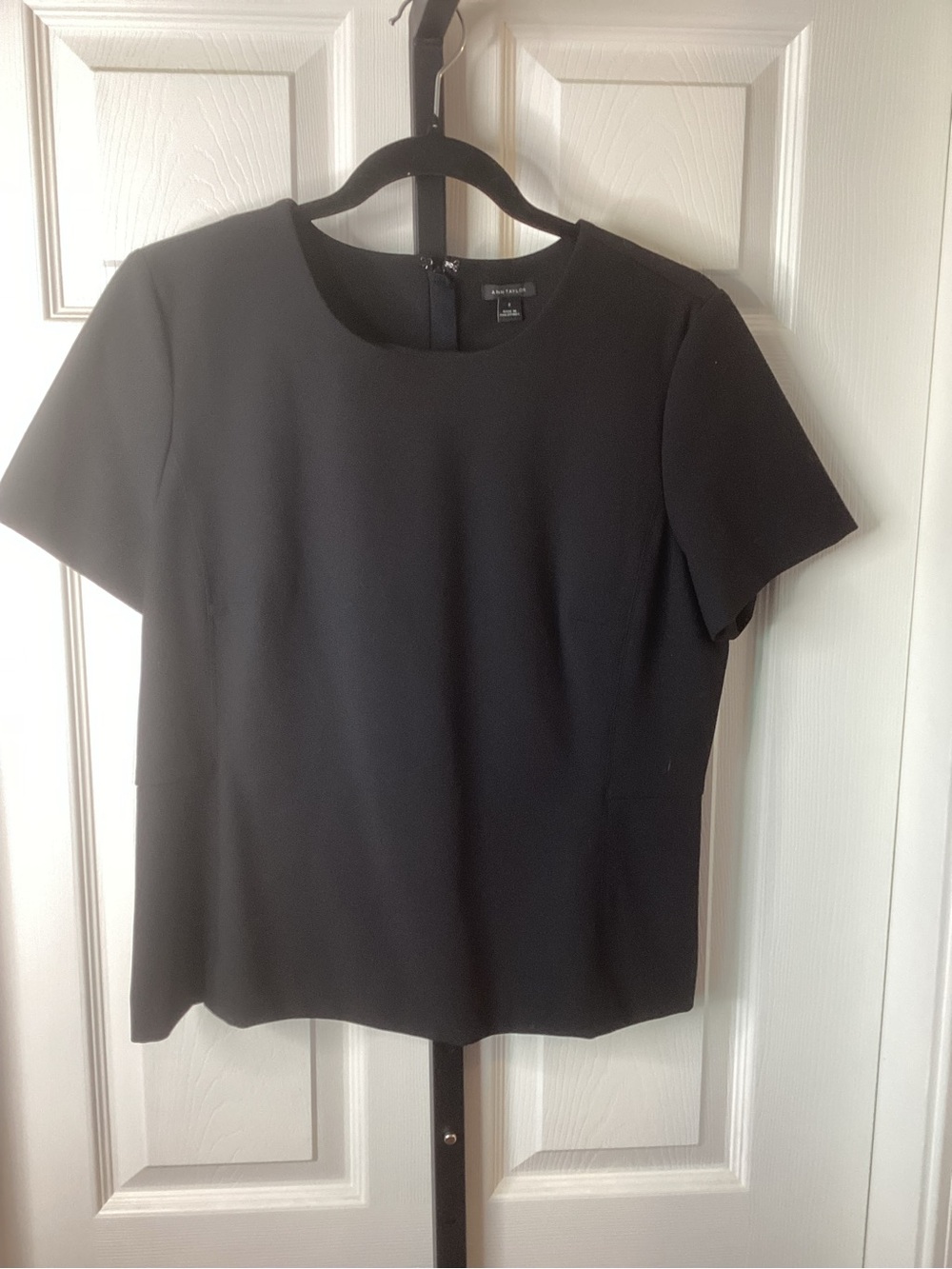 Ann Taylor Black Short Sleeve Crewneck Top, size 8